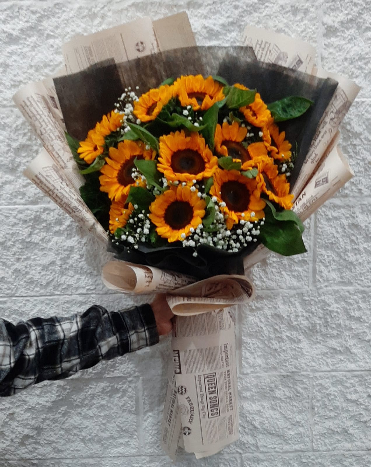 Envio y venta de flores ,rosas, plantas,arreglos florales ,regalos y desayunos a domicilio con delivery gratis en la Ciudad Autonoma de Buenos Aires y con costo de envo en localidades del Gran Buenos Aires asi como delivery de flores y plantas a travs de florerias asociadas en todas las provincias de la Argentina, Buenos Aires, la Pampa, Tucuman, La Rioja, Ro Negro, Entre Rios, Corrientes, Misiones, Neuquen, Chubut, Tierra del Fuego, Santa Cruz, San Luis, Mendoza, Cordoba, Jujuy, Formosa, Santiago del Estero, Salta, Chaco, Catamarca ,San Juan, y ademas realizamos el delivery de flores ,coronas,palmas , plantas y regalos a todas las ciudades de Argentina, Mar del Plata, Crdoba, Buenos Aires, con cargo en Santa Rosa, La Plata, Bella Vista, Neuquen, Pilar, Paran, Posadas, Resistencia, Cipolleti y mas de 300 ciudades y localidades en todo el territorio de nuestro pas, asi como tambien tenemos la posibilidad de enviar flores a casi todo el mundo en cuestion de horas